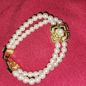 Beautiful Faux pearl bracelet with gold accents